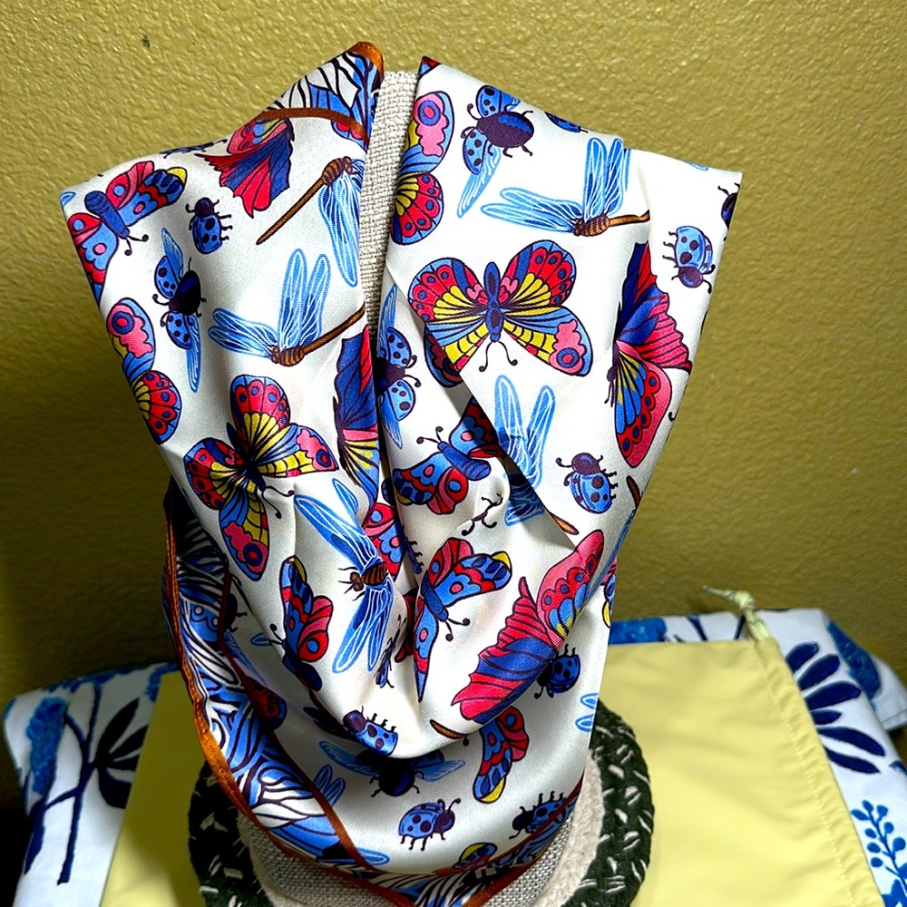 NWT Vera Bradley Lavender & Cream Insects Design  Scarf